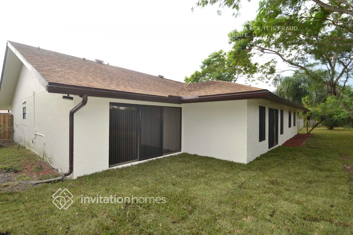 Building Photo - 301 SW 27th Ave