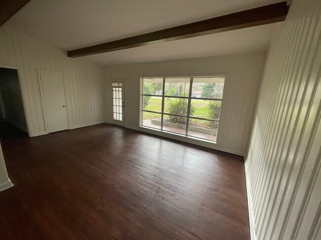 Building Photo - 1703 Stuart Ave