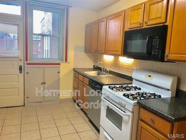 Building Photo - 3918 Flad Ave