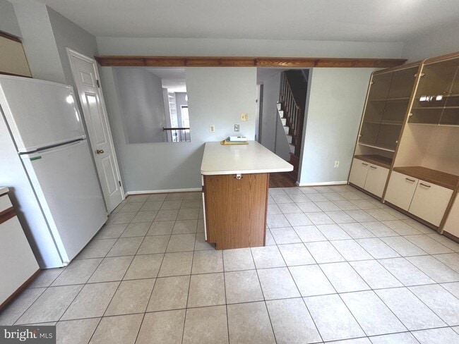 Building Photo - 7 Martins Square Ln