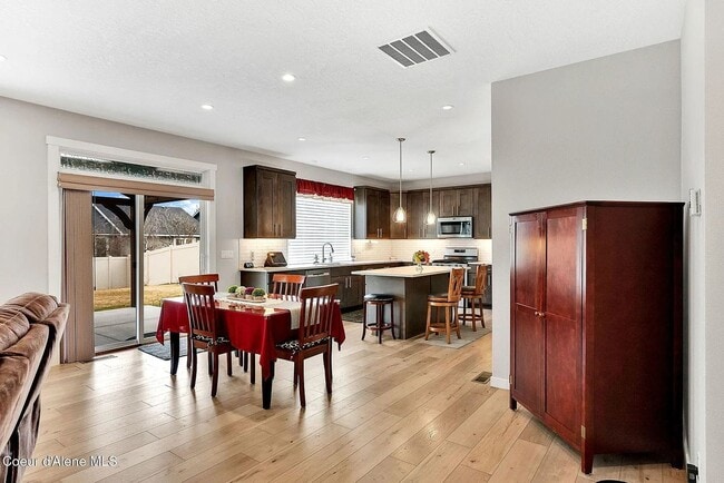 Building Photo - Coeur d'Alene Place – 3 Bed, 2.5 Bath Home...