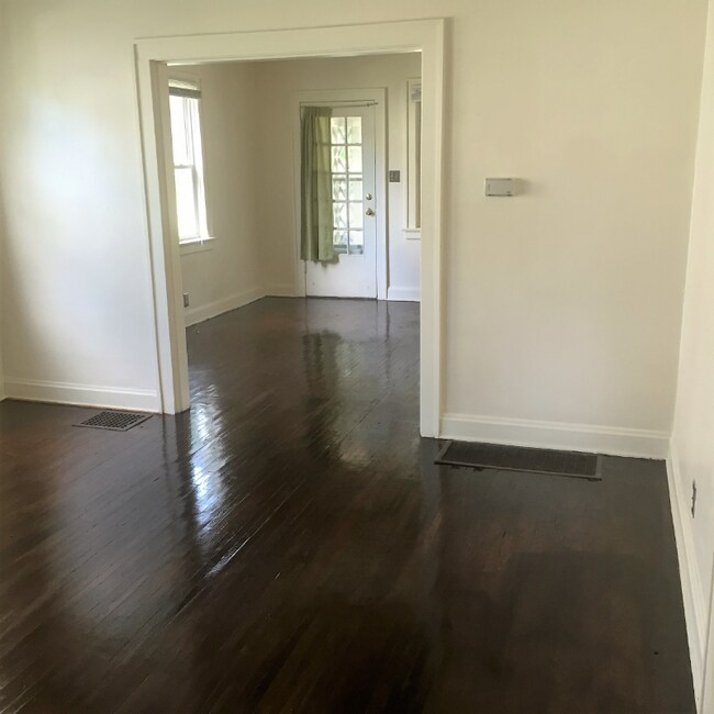 Building Photo - 57 W Lakeview Ave