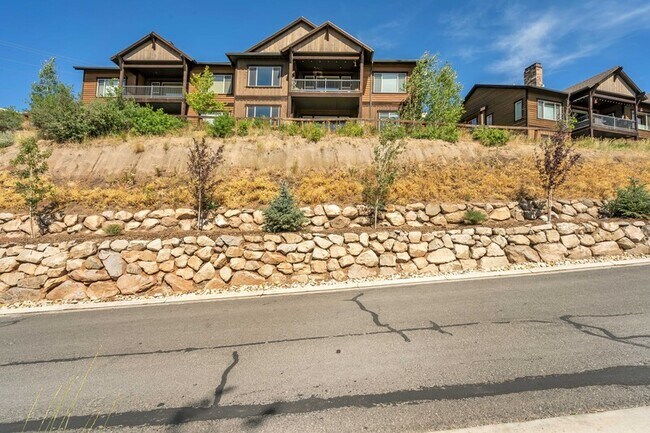 Building Photo - 1615 E Viewside Cir