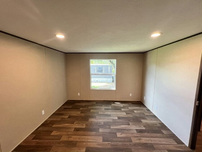 Building Photo - 33 Tower Manor Cir W
