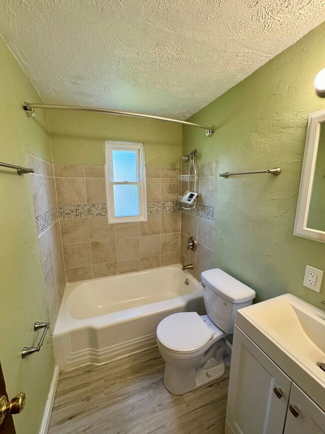 Building Photo - 1076 Thornwood Dr