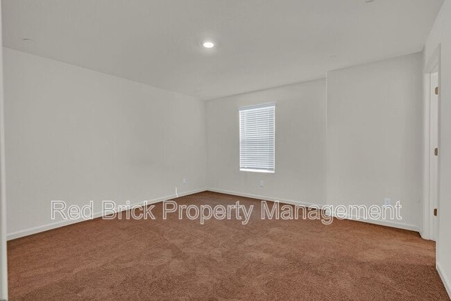 Building Photo - 393 Sullivan Dr