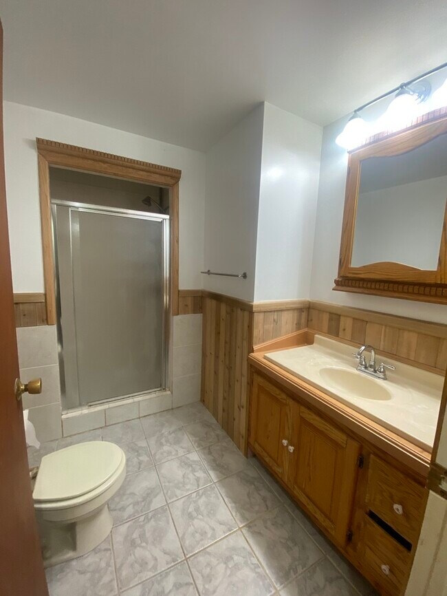 Building Photo - Secluded 4 bedrooms 3 baths with 2 car garage and fenced in yard in the town of Rutland for rent!