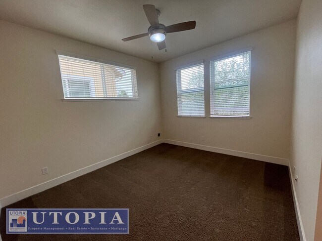 Building Photo - Spacious and Modern 3-bedroom, 3.5 bathroo...