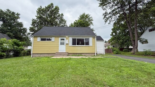 Building Photo - Gorgeous single-family home near Hartford ...