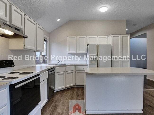 Building Photo - 2356 SW 214th Pl