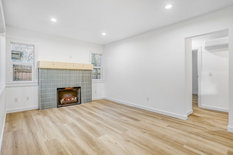 Building Photo - 1022 Parkway Dr NW