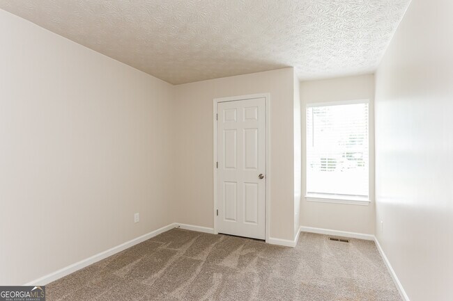 Building Photo - 6621 Ivy Log Dr SW