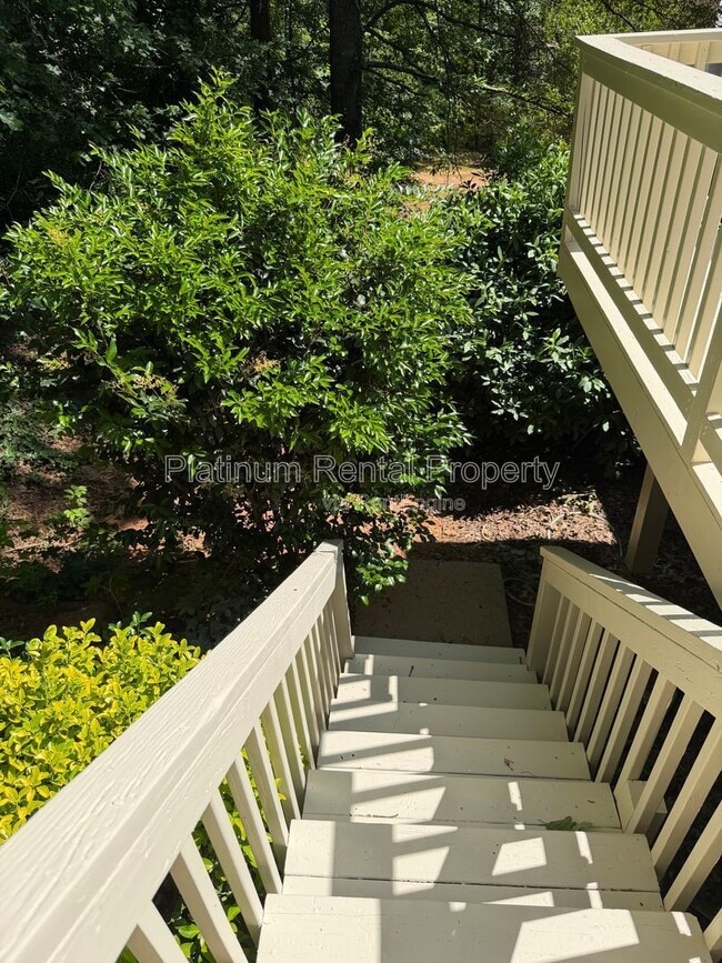 Building Photo - 5975 Waterford Pl