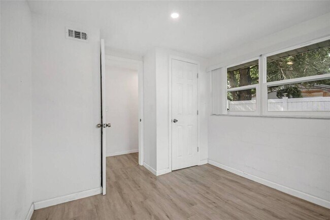 Building Photo - 723 24th St NW