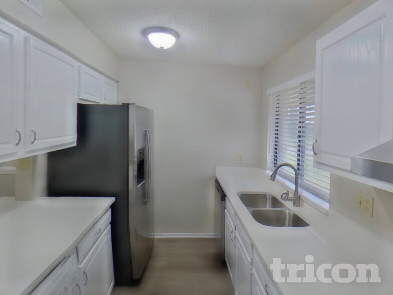 Building Photo - 1517 Rockshire Dr