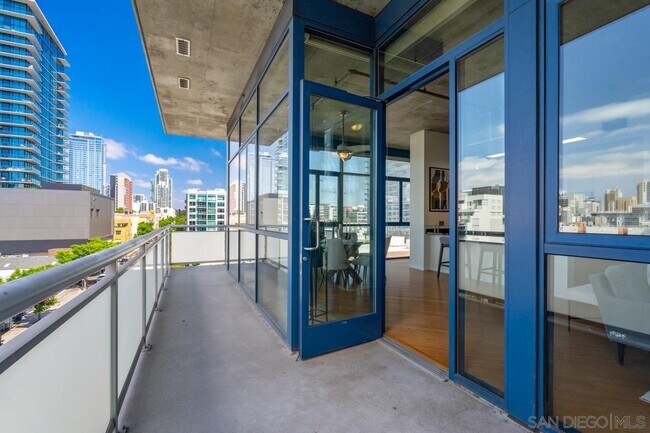 Building Photo - 527 Tenth Ave