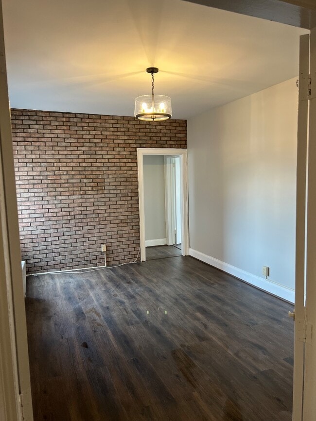 Building Photo - 122 W 39th St