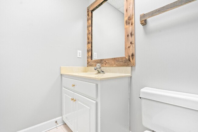 Building Photo - 1902 Hillbrook Cir