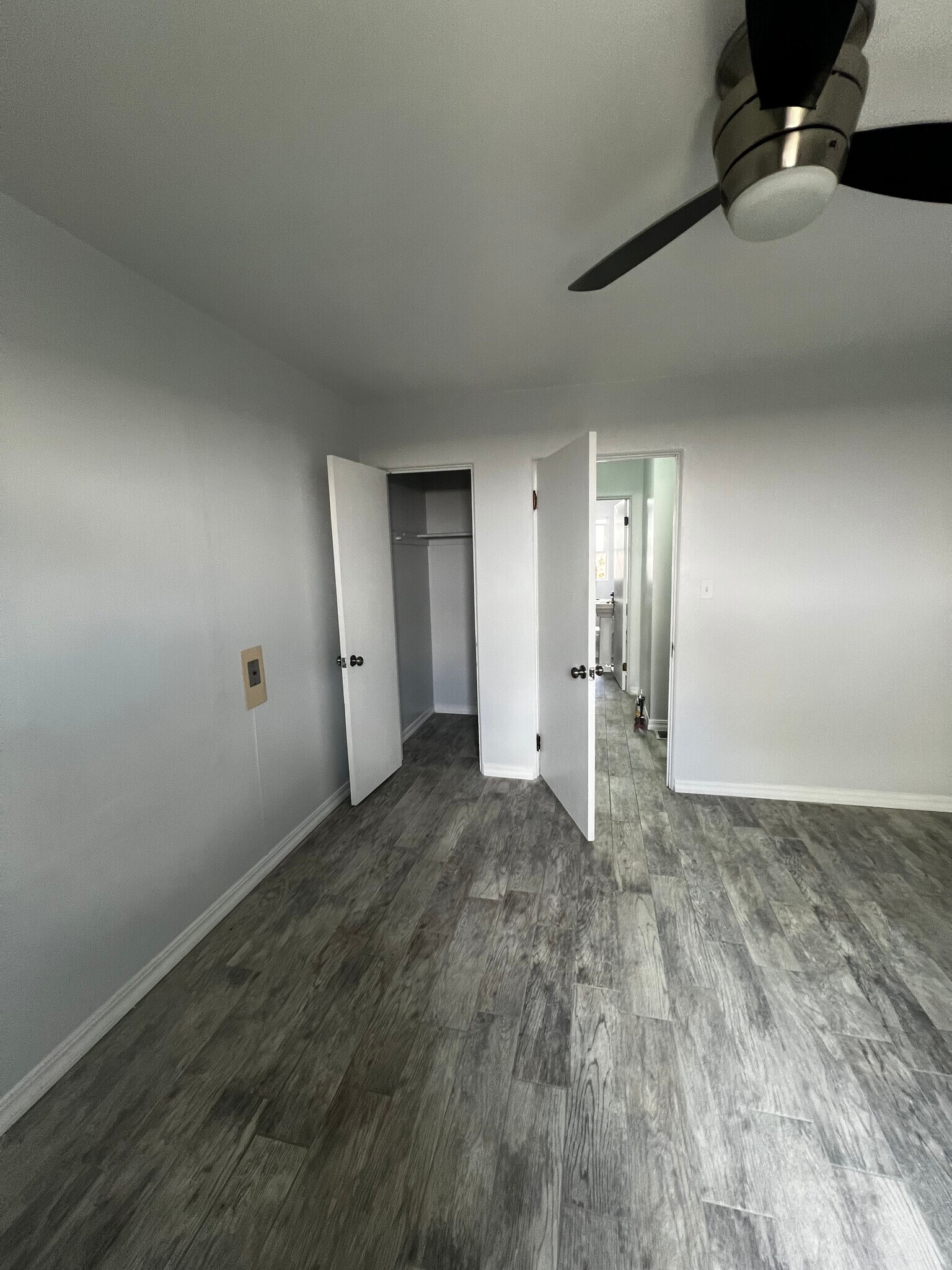 Front bedroom - 219 E Montezuma Ave