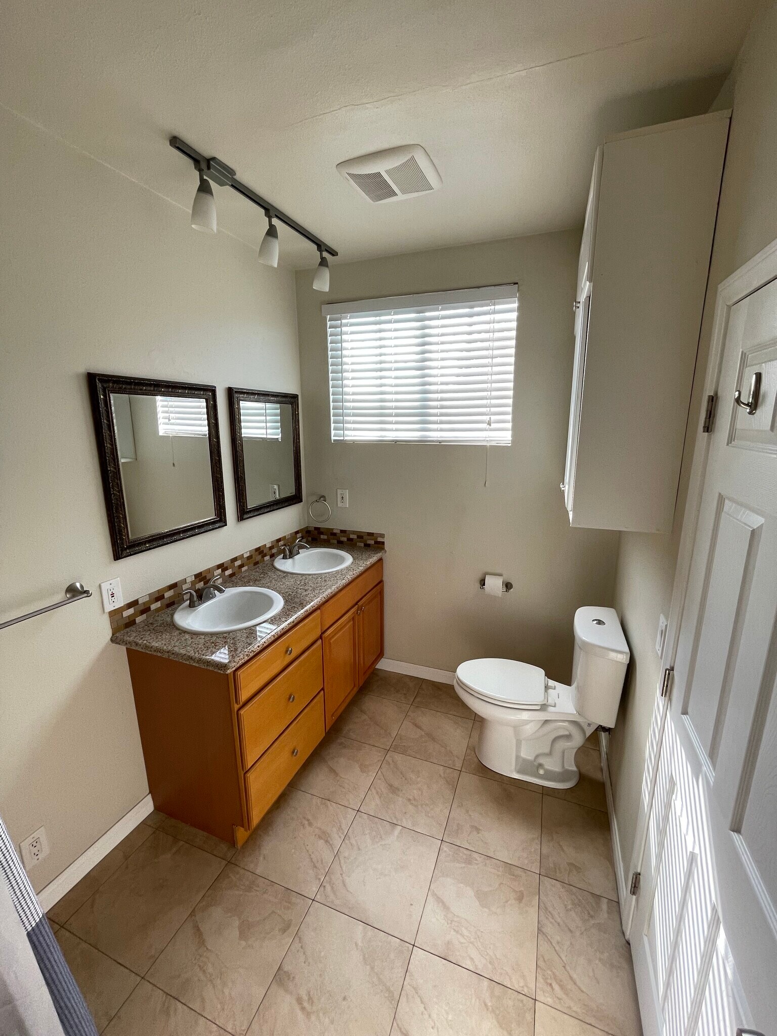 Bathroom - 756 Vernon Ave