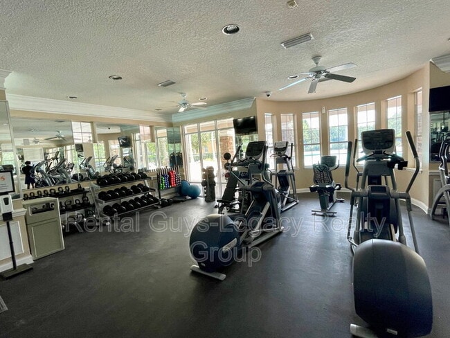 Building Photo - 5868 Pavilion Dr