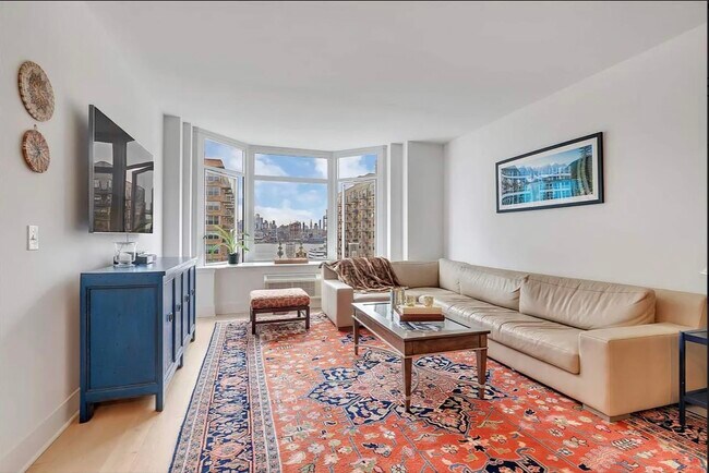 Primary Photo - 1400 Hudson St
