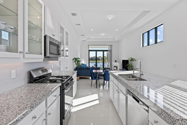 Building Photo - 4823 St Armands Way