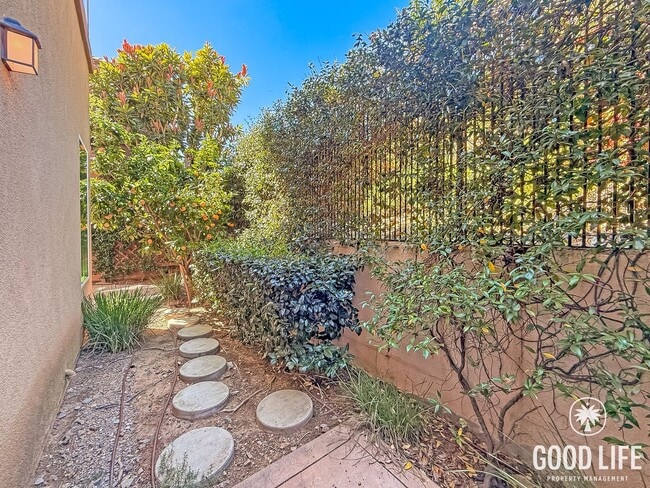 Building Photo - Stunning 4B/3BA house in San Elijo Hills!