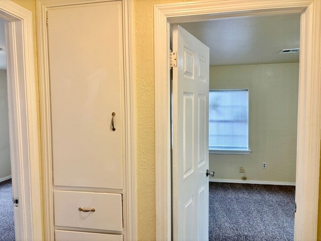 Building Photo - 3152 SW 39th St