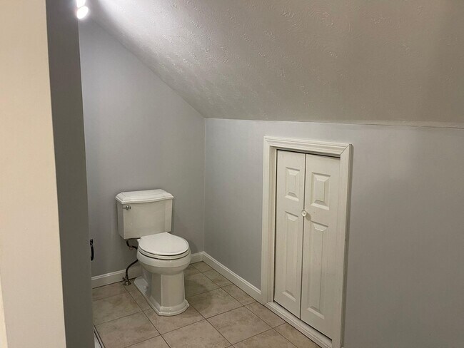 Building Photo - 114 Walnut St