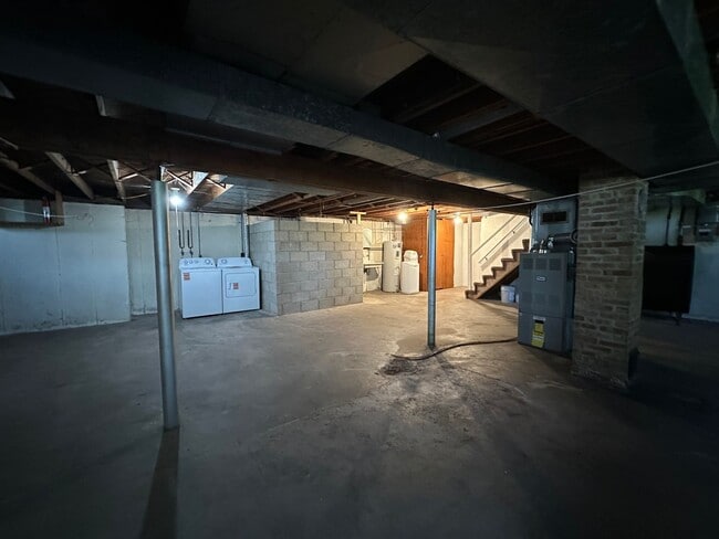 Building Photo - 2023 6th St