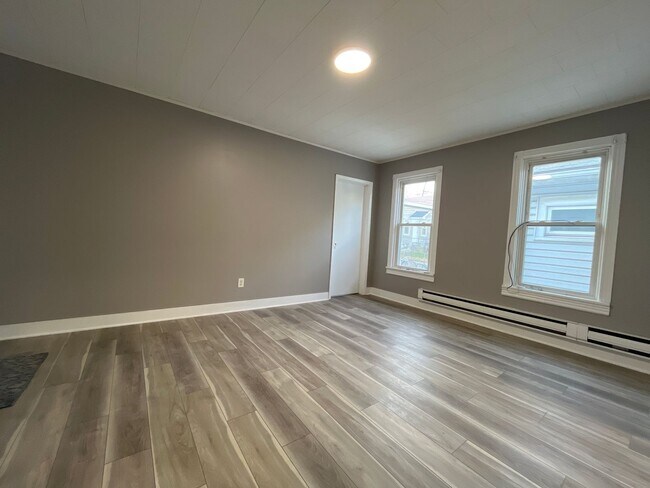 Building Photo - 1222 Main St