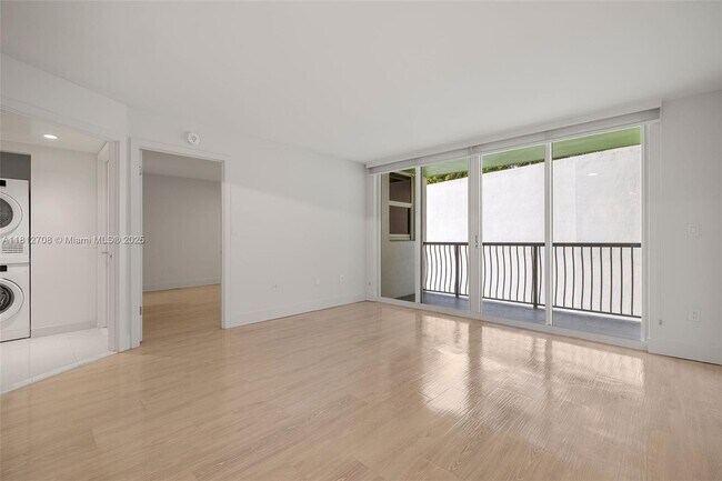 Building Photo - 1756 N Bayshore Dr