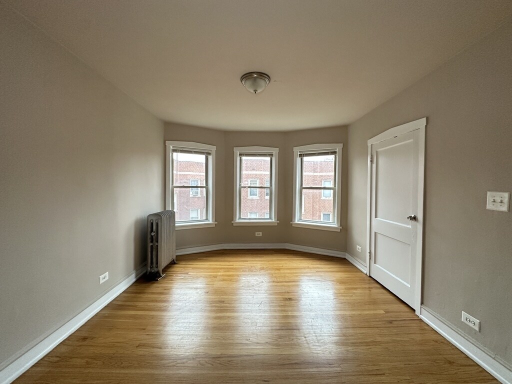 Building Photo - 4027 W Melrose St