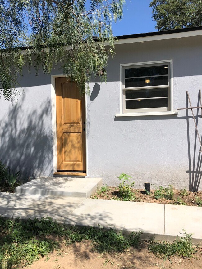 Building Photo - 1157 Palm Terrace