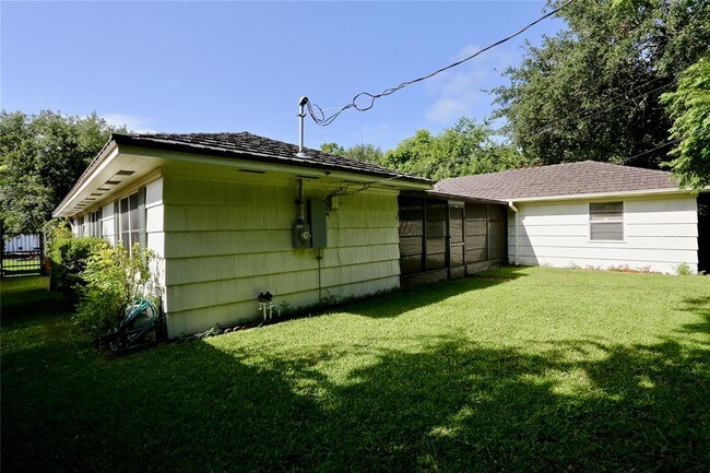Building Photo - 3018 Conway St