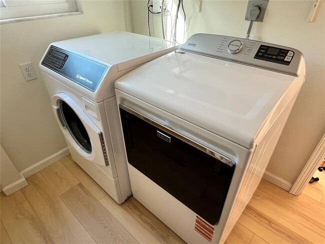 Building Photo - 6257 Cape Hatteras Way NE