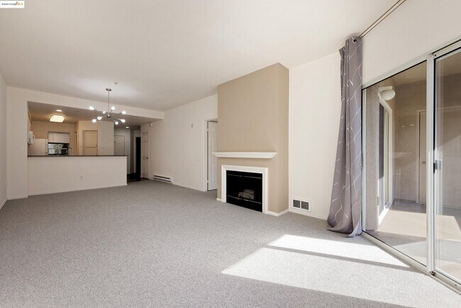 Building Photo - 220 Caldecott Ln