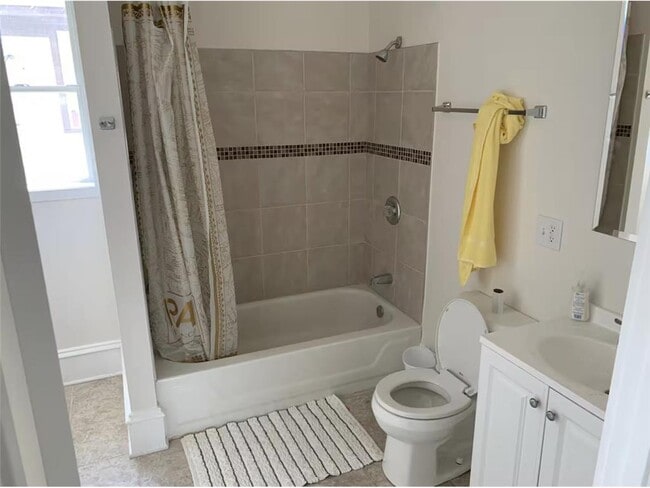 Building Photo - 2818 Dupont Ave N