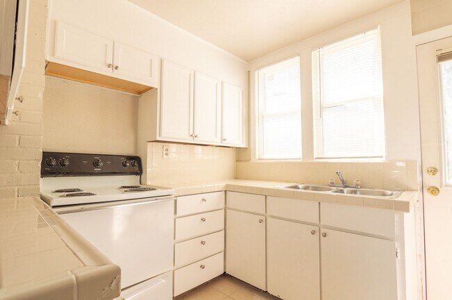 Building Photo - The Markwell Apartments