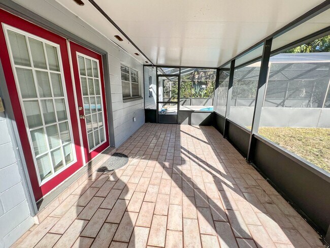 Building Photo - Pet Friendly 5BR/3BA Pool home in Northwoo...