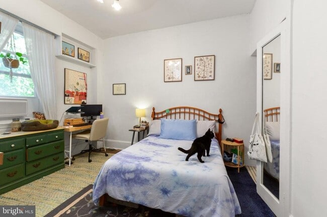 Building Photo - 4411 Pine St