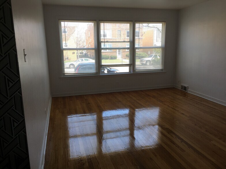 Building Photo - 8950 Bronx Ave