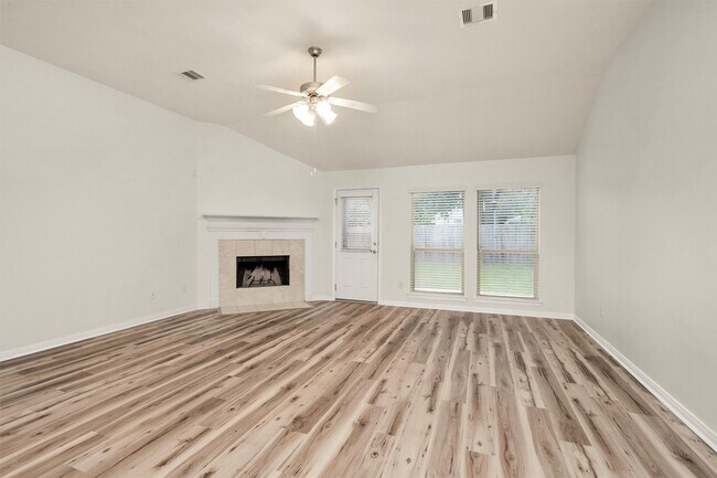 Building Photo - 12822 Lakeshore Dr
