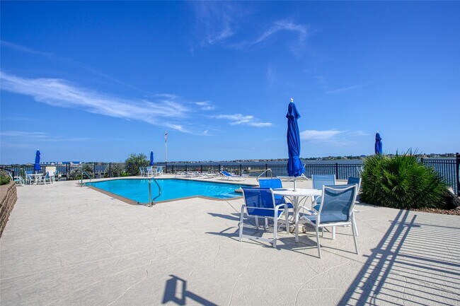 Building Photo - 307 Yacht Club Ln