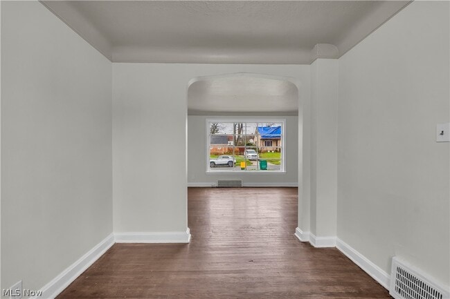Building Photo - 21206 Hillgrove Ave