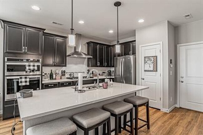 Building Photo - Modern 3 Bed/ 2.5 Bath Townhome in Sterling Ranch