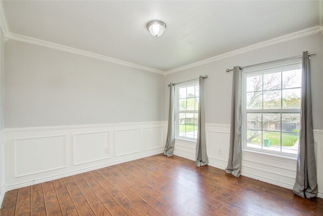 Building Photo - 2306 Pine Cone Dr