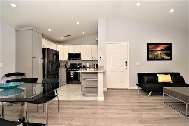 Building Photo - 5415 W Harmon Ave