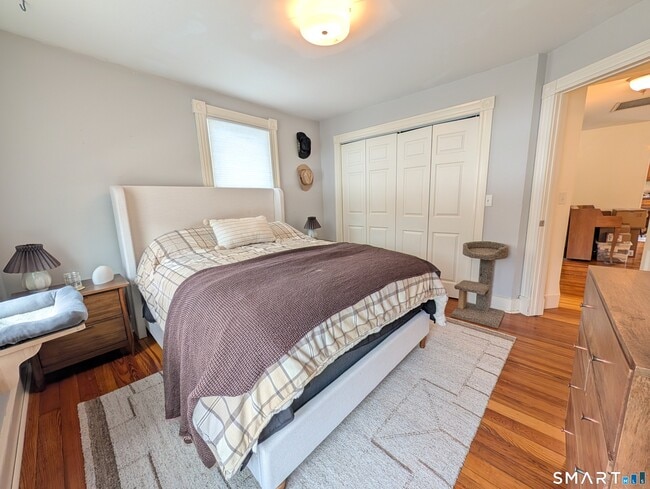 Building Photo - 345 Main St